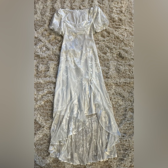 ASTR the label Dayanara Floral Burnout Puff sleeve midi dress - Picture 3 of 8